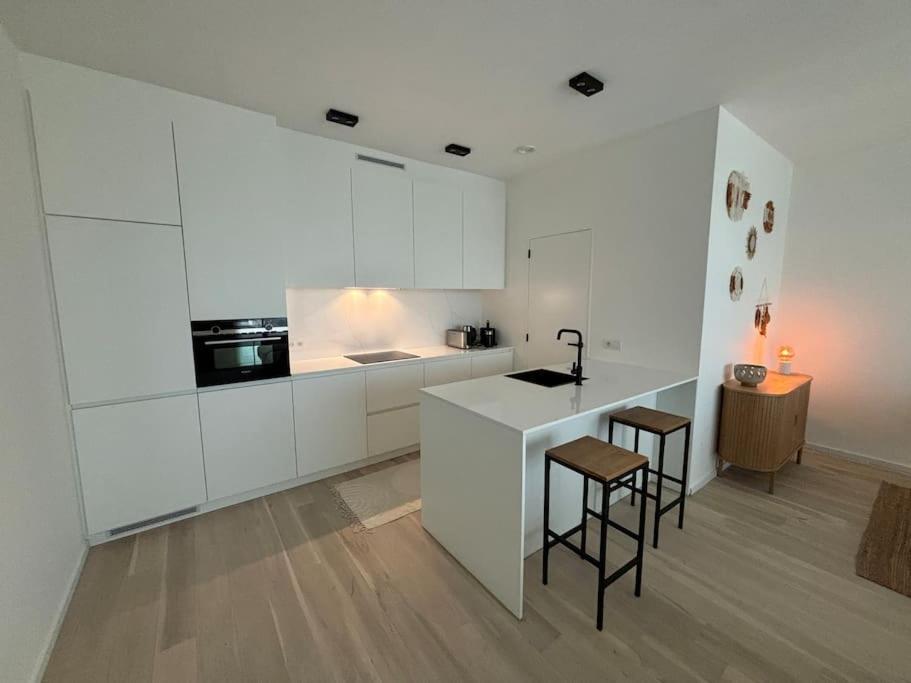 Enjoy The Belgian Coast With Indoor Heated Swimmingpool And Fitness Apartamento Ostende