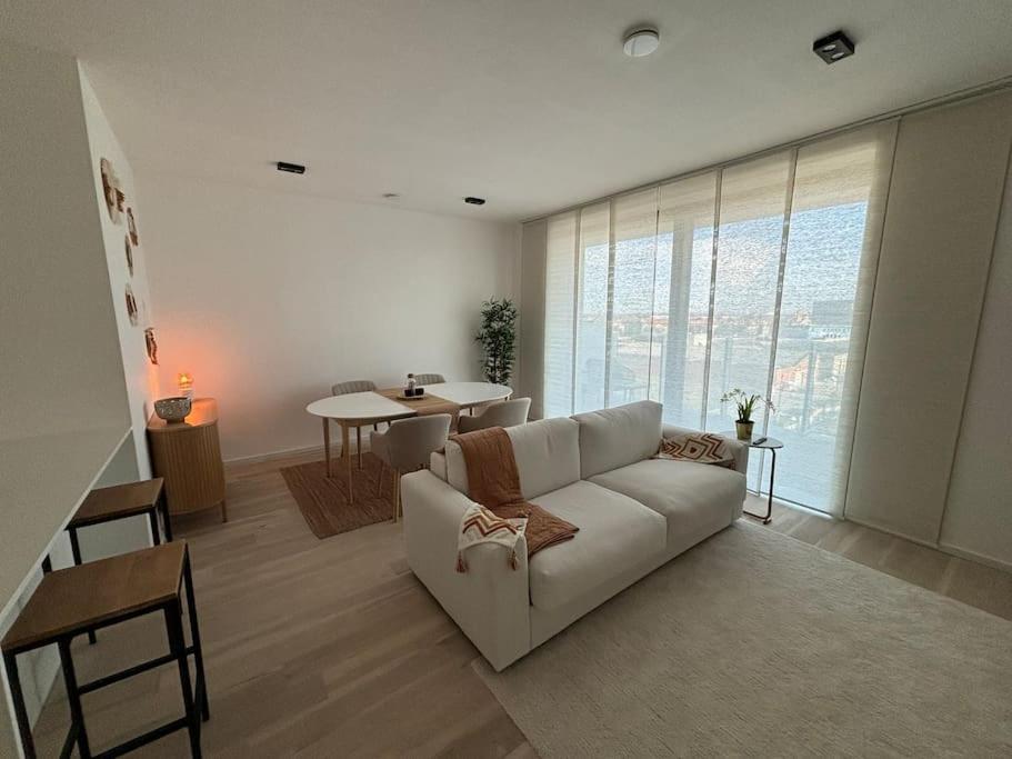 Enjoy The Belgian Coast With Indoor Heated Swimmingpool And Fitness Apartamento Ostende